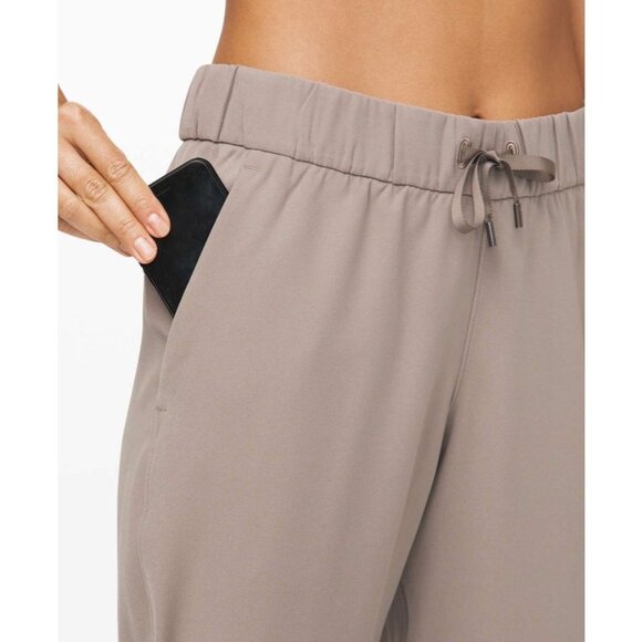 Lululemon On the Fly Pant Full Length *Woven (Carbon Dust) - Picture 2 of 3
